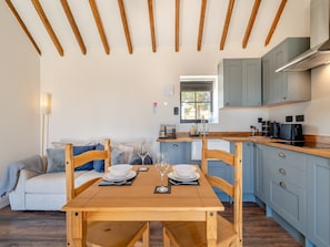 Dining Area | Fountain Front Barn - Burrow Hill Farm, Corley