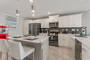 Kitchen#Disney #Parks #kingdom #springs #StoreyLake #resort #Apartment #Vacation #Rental #waterpark #Kissimmee #Orlando #universal #citywalk