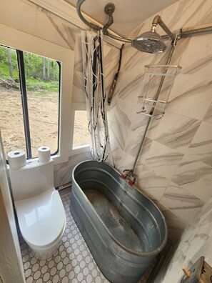 Bathroom with toilet and tub/shower