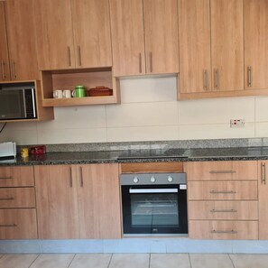 Stove, oven, microwave, toaster, kettle, teas, coffee maker