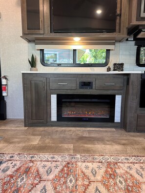 Electric fireplace and surround sound. Tv/radio/BT/DVD