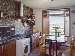 Kitchen/diner | Old Barn Cottage - Cow Boy Holidays, Glasgow