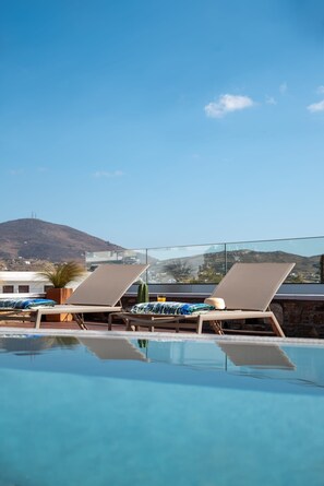 Magnificent Tinos Suite | Suite with Stunning Sea Views and Private Swimming Pool | Walking Distance to The Beach | Martiou