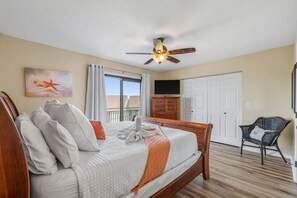 Master Bedroom and gulf views from the balcony