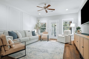 Cozy living room space is perfect for gathering/enjoying your favorite movies!