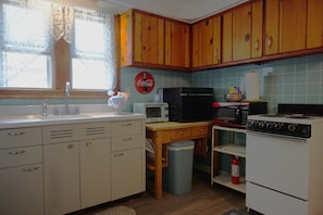 Full kitchen
