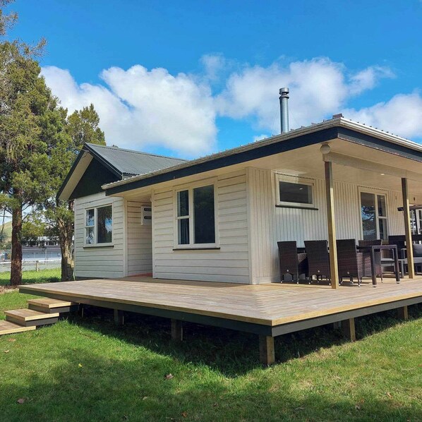 Enjoy your dinner out on the spacious deck with views of Mt Ruapehu