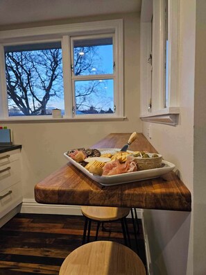 Serving dishes in the kitchen ; you can enjoy your own delicious platter