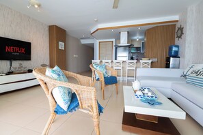 Living room with full kitchen, smart tv, A/C.