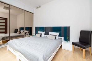 Bedroom with two single beds.