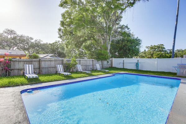 Largo Vacation Rental | 4BR | 2BA | 1,778 Sq Ft | 1 Step Required