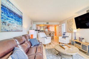 Living Room | Queen Murphy Bed | Smart TV | Central A/C