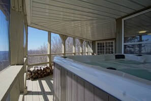 Indoor spa tub