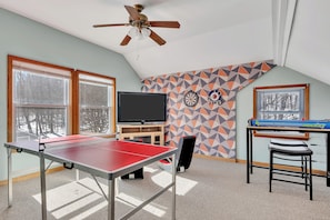 Game room w 6' ping pong table, Xbox w game access, tabletop air hockey/foosball