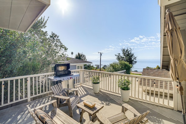 Summerland Vacation Rental | 2BR | 2.5BA | 1,600 Sq Ft | Steps Required