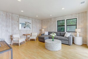Living Room | 2-Story Home | Free WiFi