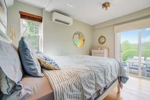 Queen bedroom overlooking Shore Rd.