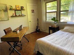 Office space with option for extra bedroom - airbed