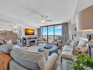 Home Decor, Couch, Furniture, Architecture, Building
