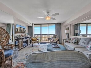 Home Decor, Couch, Furniture, Architecture, Building
