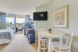 Dining Area | TV
