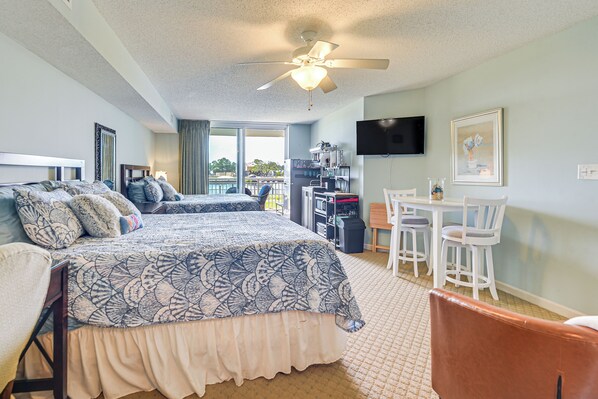North Myrtle Beach Vacation Rental | Studio | 1BA | Step-Free Access | 700 Sq Ft