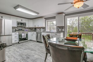 Dining Area | Dishware & Flatware Provided