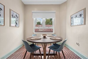 Breakfast table 