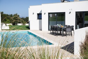 Luxury villa in Serra do Bouro, 3 bedrooms, private pool, quiet area, easy access to beaches, ideal for memorable holidays.