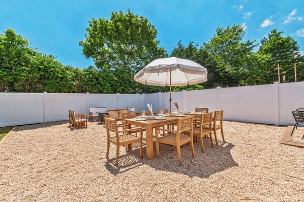 Outdoor dining