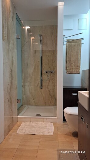 bathroom/shower