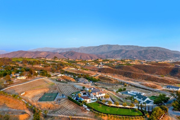 Welcome to Vaquero Resort