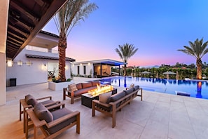 Relaxing evenings by the Firepit