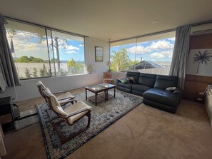 SUNKEN LOUNGE