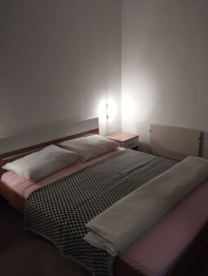 Schlafzimmer 1