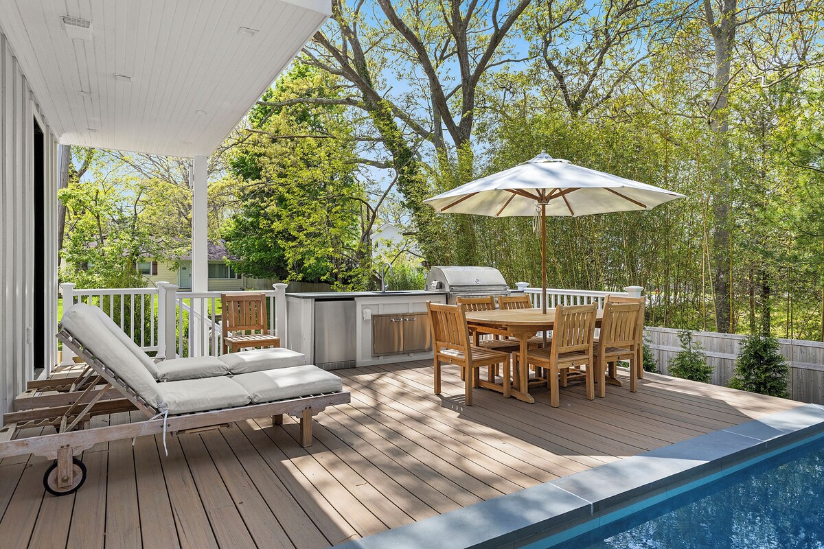 Luxurious Brand-New Home in Sag Harbor Village Waterfront Community