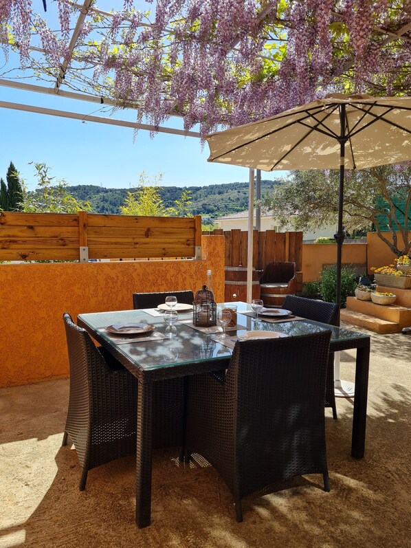 Outdoor dining