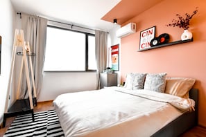 #SofiaSharedCharm
#CityscapeTerraceViews
#PastelRetreatSofia
#SharedLuxuryLiving
#CozyCommunalExperience
