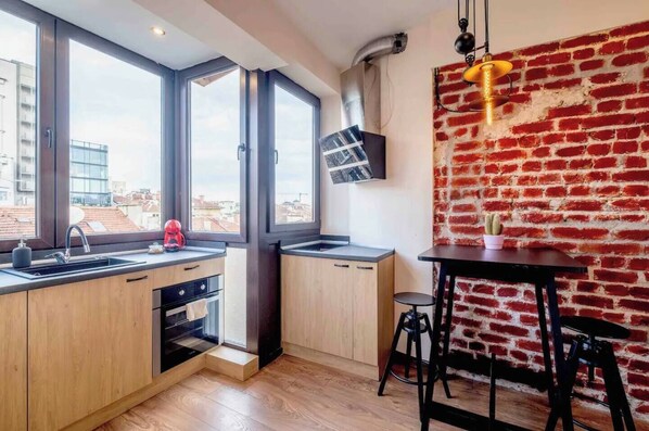 Bright & Cozy Kitchen with Panoramic Views Wake up and enjoy your morning coffee with stunning views of Sofia’s charming rooftops! This modern, fully equipped kitchen offers all the amenities you need to feel at home, from a stylish oven to a cozy breakfast nook. Perfect for travelers who love to cook and appreciate a beautiful cityscape. Book now and experience the best of Sof...