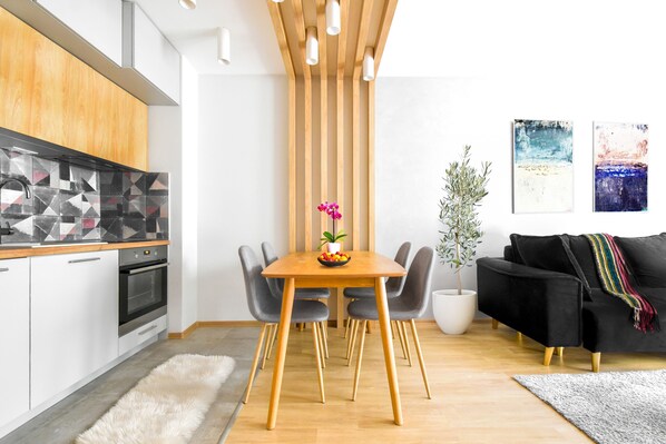 Cook and Connect! This open-plan kitchen and dining area is perfect for cooking meals with loved ones. Featuring a fully equipped kitchen with a fridge, stove, and Dolce Gusto coffee maker, this space is both functional and inviting. Book Now and savor your meals in style!
