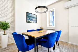 Urban chic: Contemporary dining space with a modern table, offering city views for a memorable dining experience.