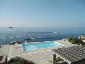 Sea & pool view