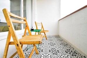You’ll savor quiet moments on the private balcony, perfect for sipping coffee or enjoying the fresh air with a great view.