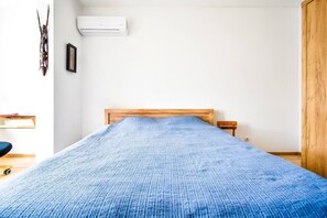 You’ll rest in comfort in this spacious, serene bedroom. Sink into the soft bed and wake up refreshed, ready to explore the city.