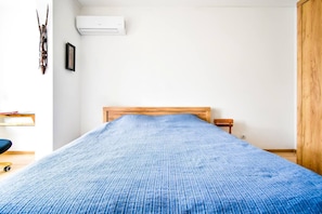 You’ll rest in comfort in this spacious, serene bedroom. Sink into the soft bed and wake up refreshed, ready to explore the city.