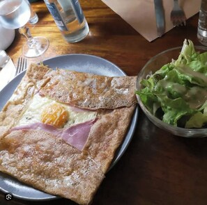 Aamiaisateria