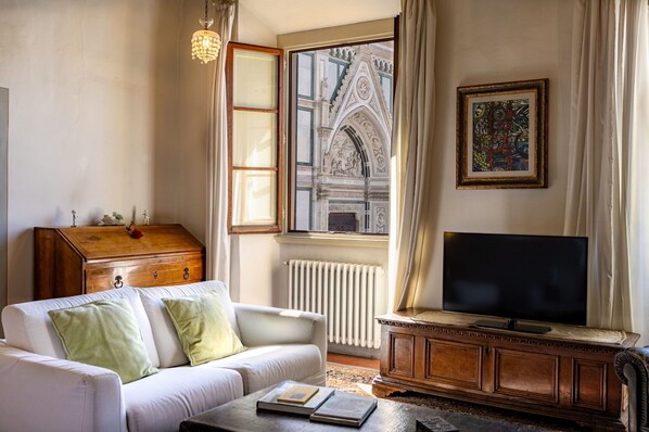Living Room, Scenic View
