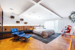 Huge King size bed with pillow menu for a great nights rest, with garden views.