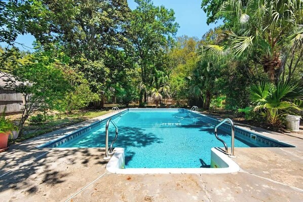 Pool - Backyard