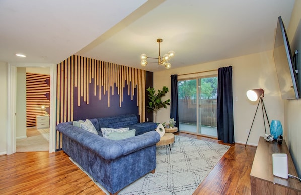 Conveniently located in the heart of Houston just minutes from the Galleria and downtown, this trendy area is perfect for those looking to explore Houston’s many attractions.